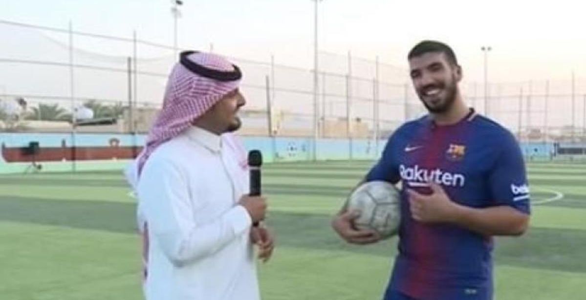 شاب سعودي شبيه لاعب برشلونة لويس سواريز