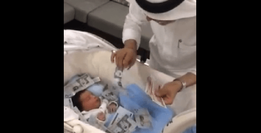 لماذا نثر الريالات؟
