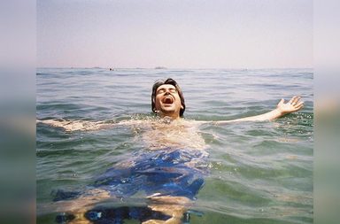 فوائد السباحة في البحر لجسم الانسان