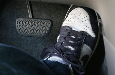 اسباب تقطع السيارة عند الضغط على دواسة الوقود