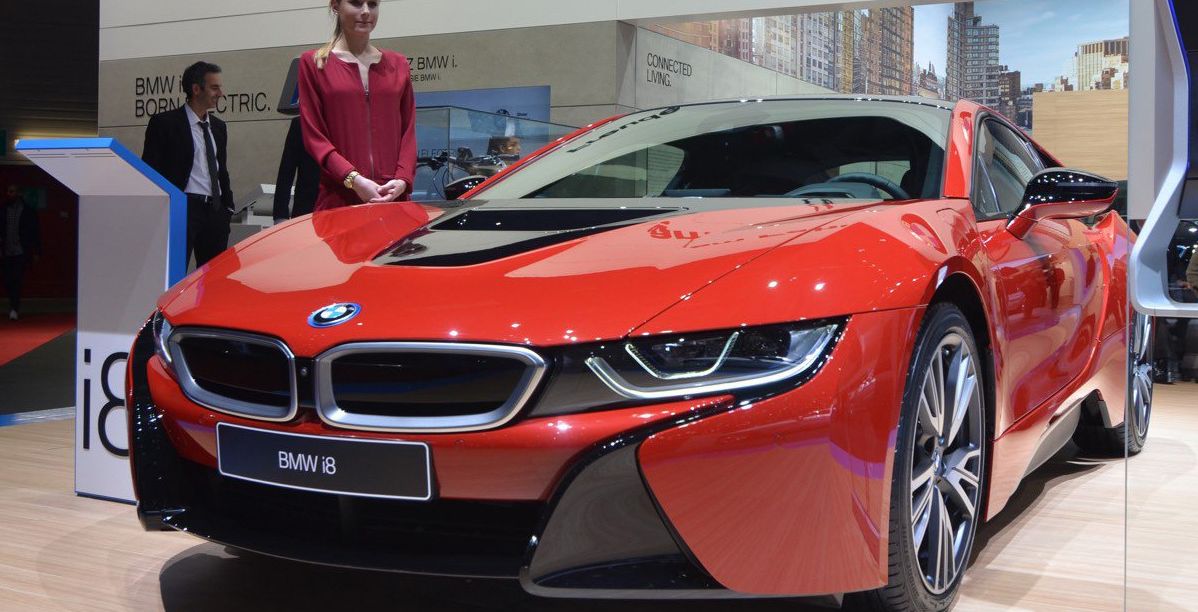 مواصفات بي ام دبليو i8 الحمراء