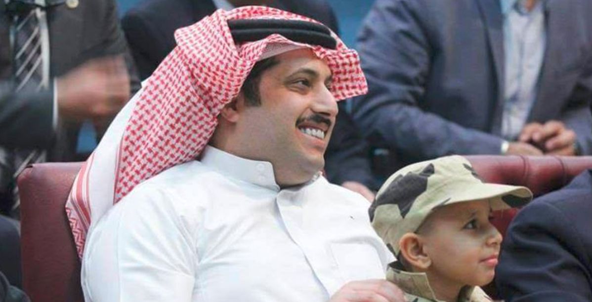 تركي آل الشيخ في زيارة لمستشفى أطفال مصابين بالسرطان في مصر