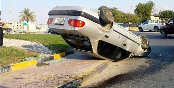 حادث انقلاب سيارة بسبب السرعة