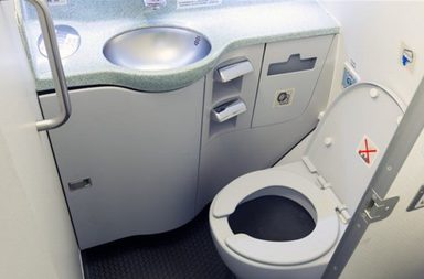 اسباب خفض مساحة المراحيض في الطائرات