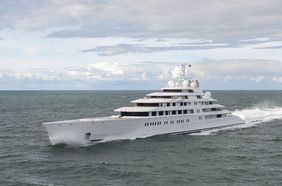 خصائص يخت عزام