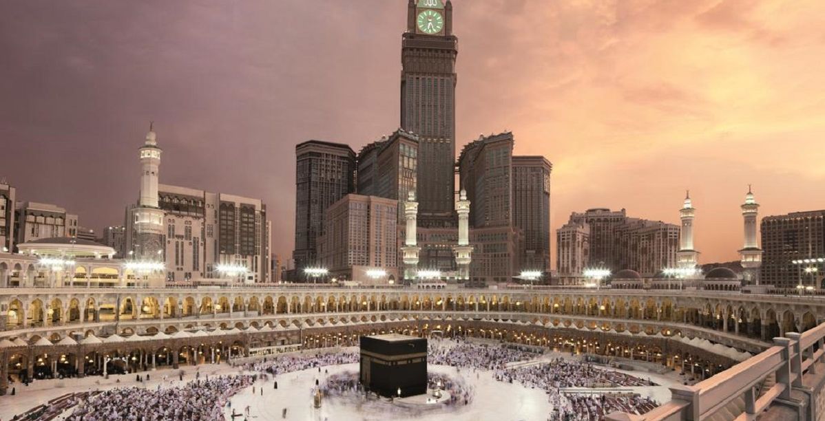 ساعة مشهورة تعتبر معلم سياحي