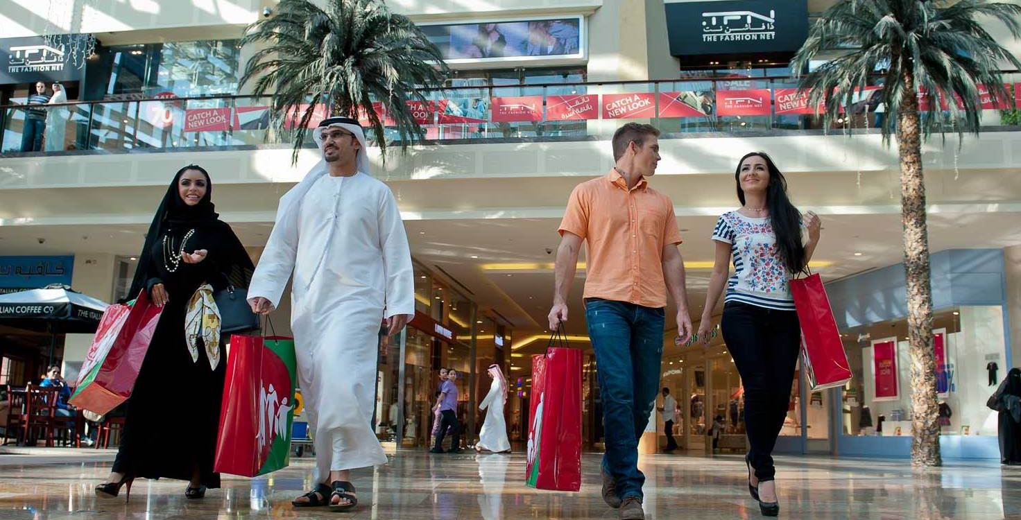 تشتهر إمارة دبي بمتاجرها الكبيرة