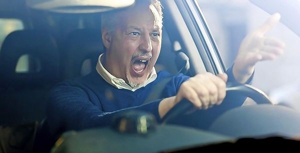 أفضل طريقة للتعامل مع تعطل محرك السيارة خلال السير