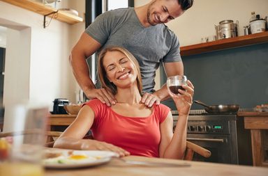 علامات رغبة الرجل للجماع