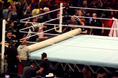 يعرض تحضيرات عروض wwe وراء الكواليس