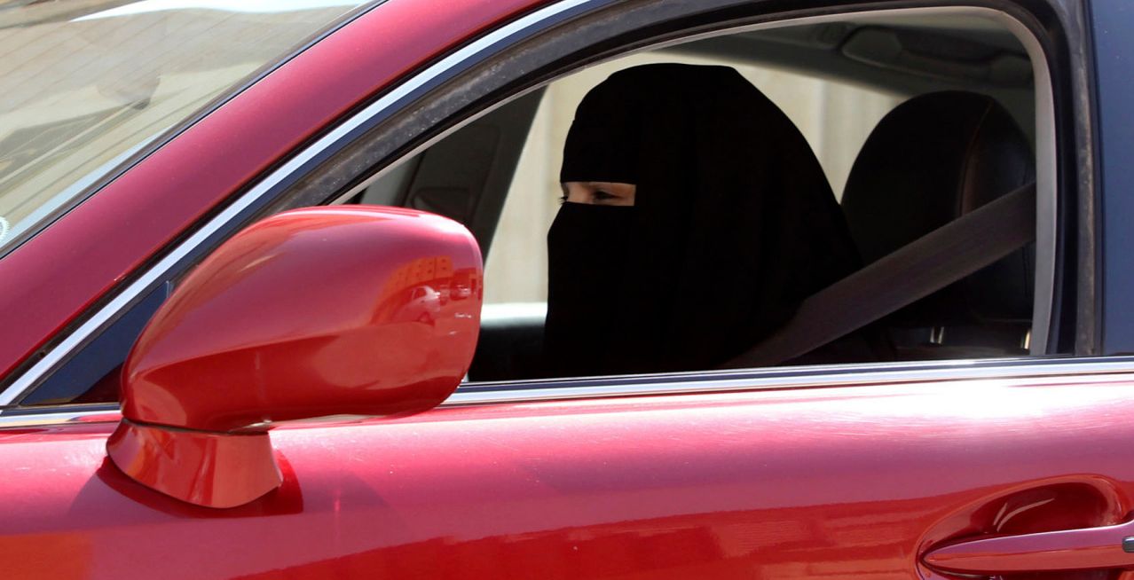 سعودية تقود سيارتها (رويترز)
