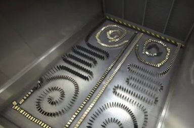 دومينوز من 10 آلاف ايفون 5