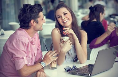 اشارات وحركات اعجاب الفتاة بالشاب