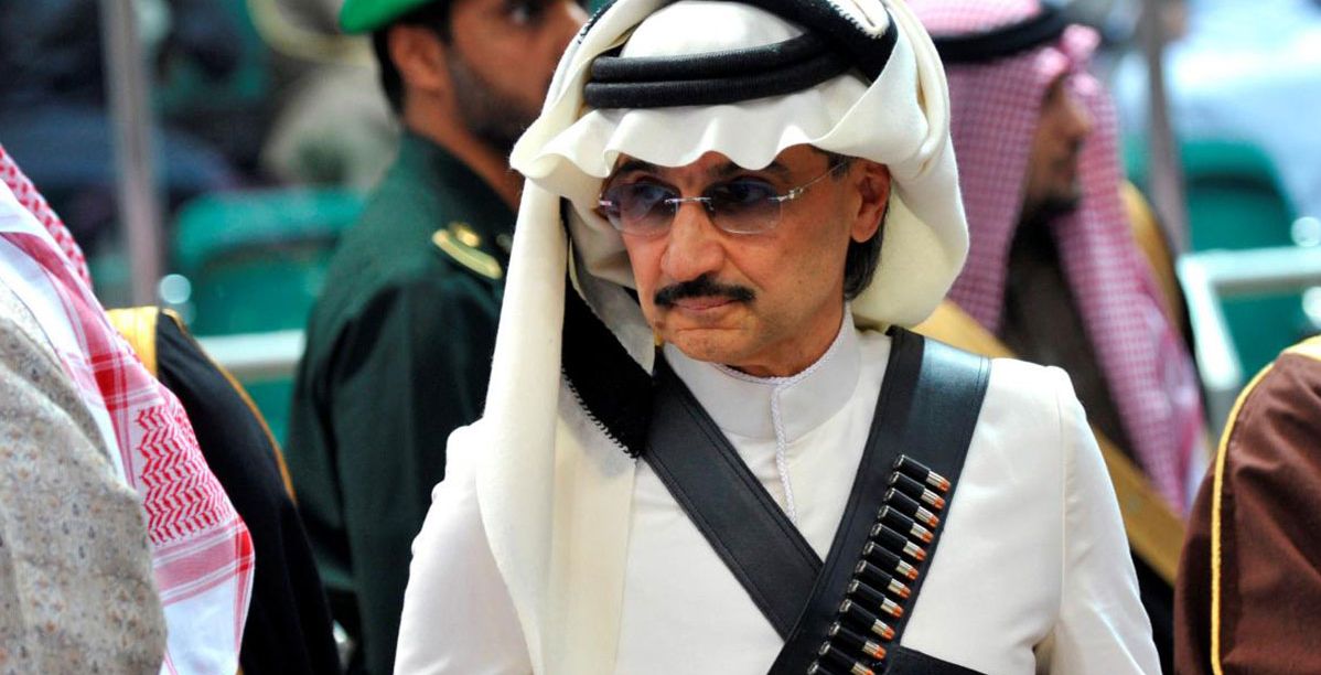 الوليد بن طلال في الزي السعودي التقليدي