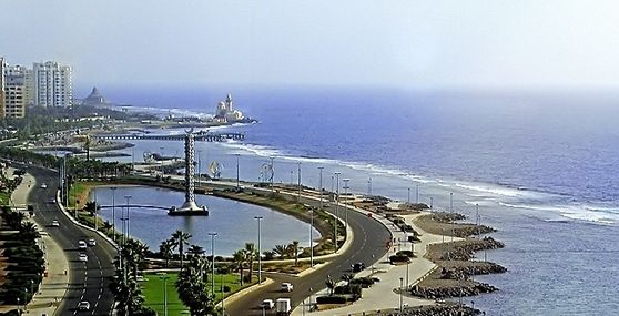 أحد شواطئ المدينة