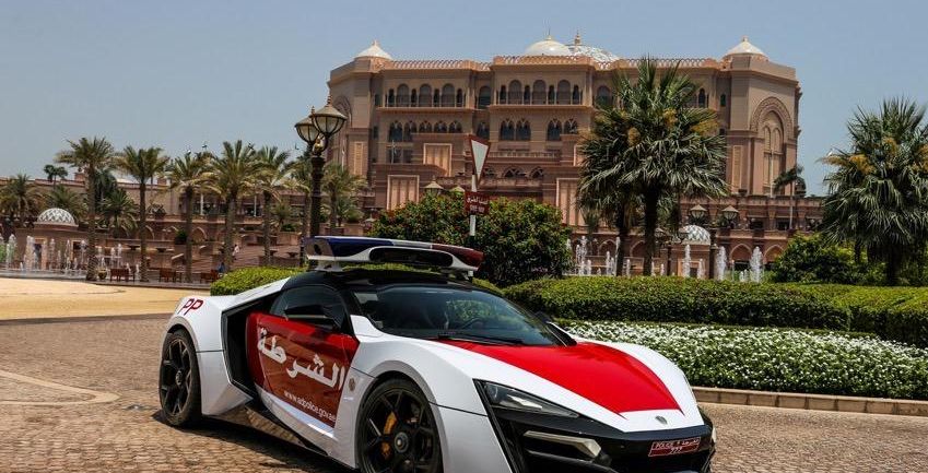 سيارات شرطة مرتفعة الثمن