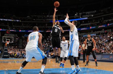 من مباراة سان انطونيو ودنفر ناغتس