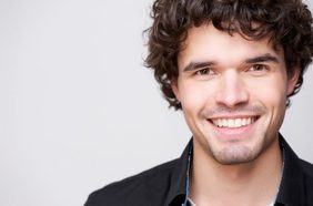 طريقة تبييض الاسنان بالقوالب