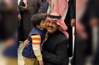 الطفل مع أمير حائل