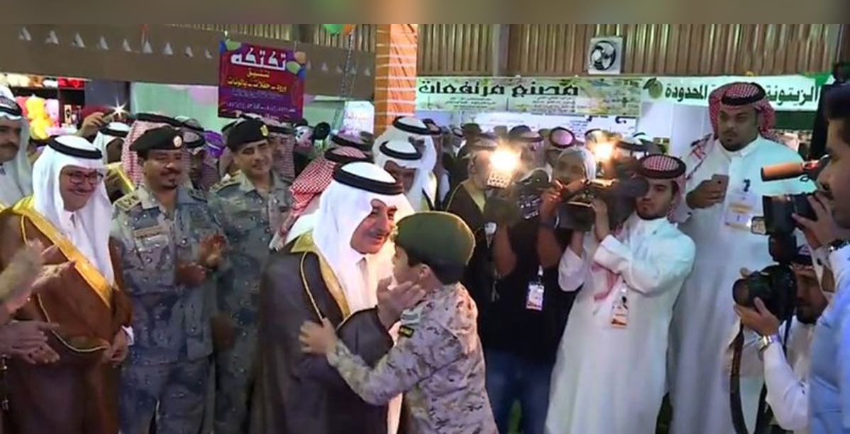 صبي يفقد الوعي بعد القاء قصيدة وطنية في تبوك