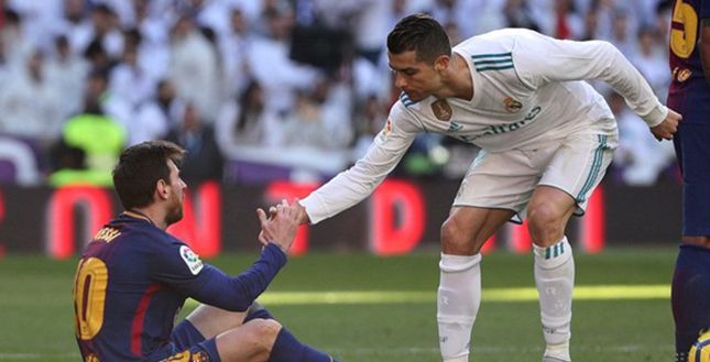 ميسي يتغزل برونالدو