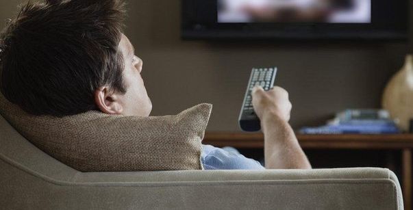 مشاهدة التلفاز تسبب العقم للرجال