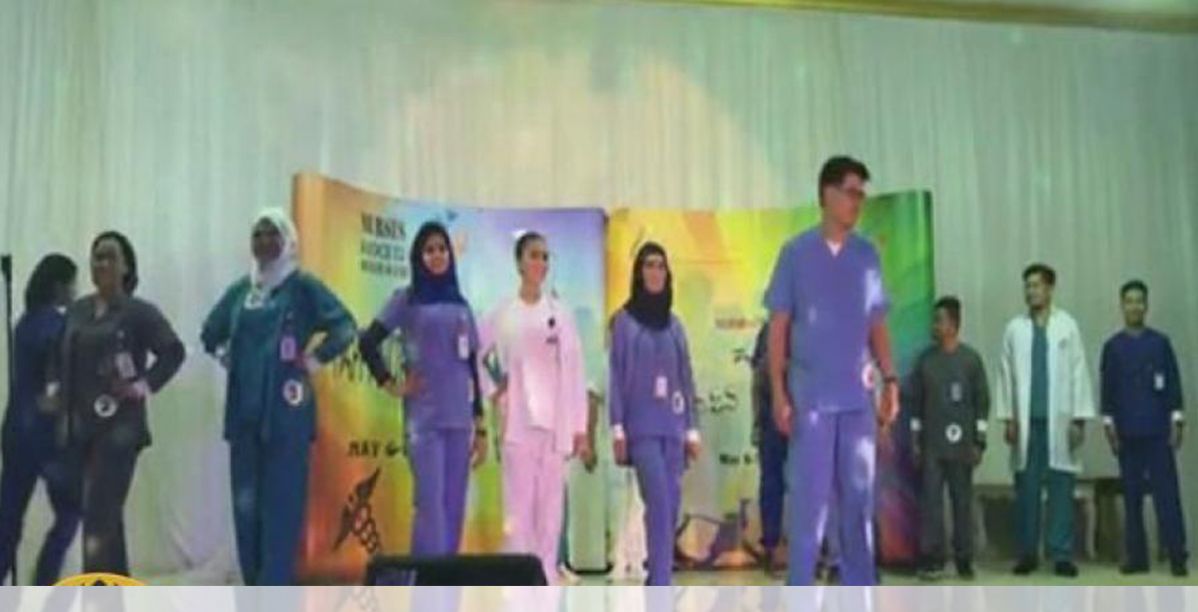 رقص وعرض أزياء في احدى قاعات المستشفى