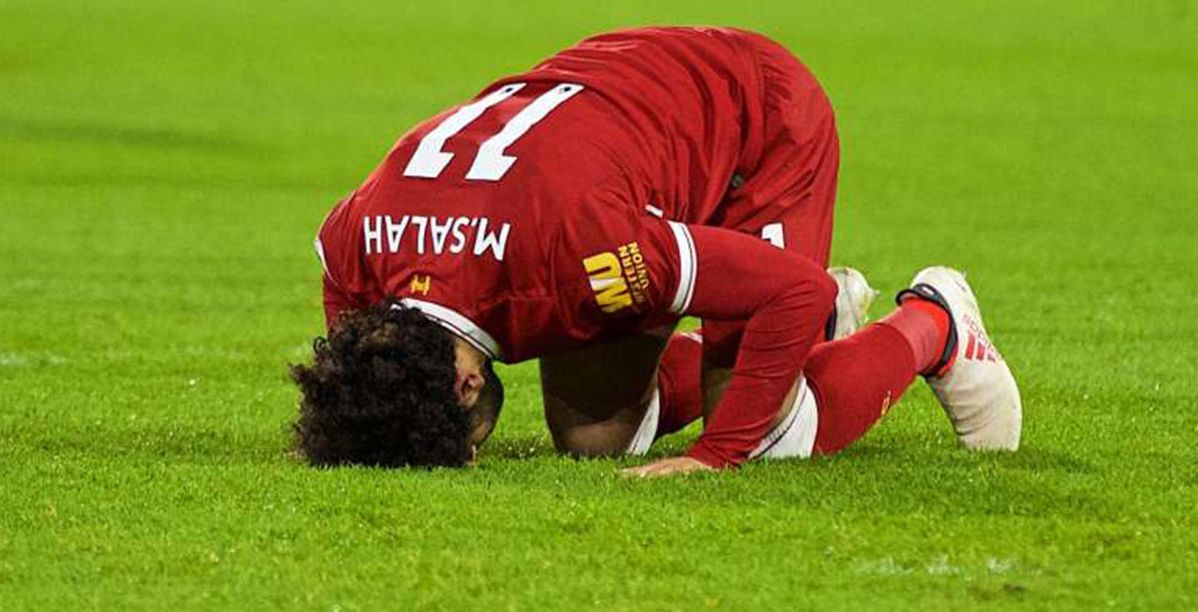 محمد صلاح ساجدا