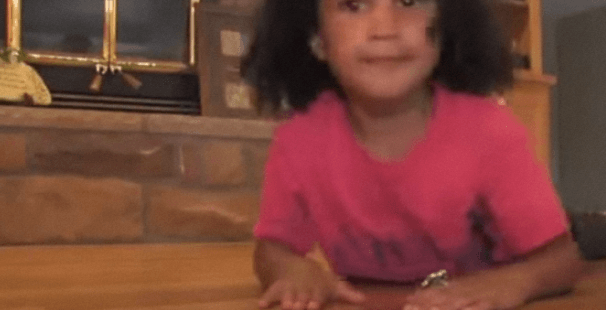 عائلة عثرت على أفعى برأسين في حديقة المنزل