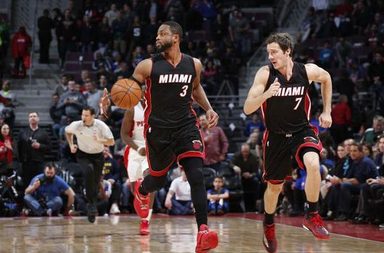 لاعبو فريق ميامي لكرة السلة.