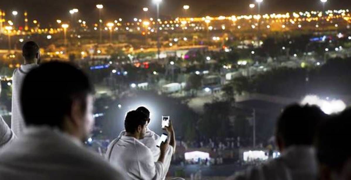حجاج وهواتفهم