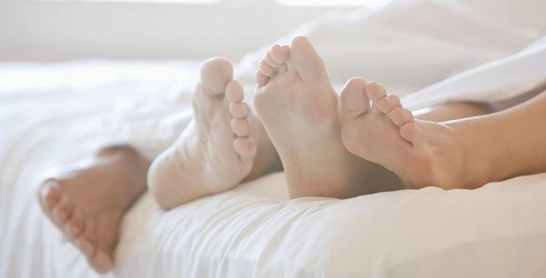 نوم الزوجين بدون ملابس