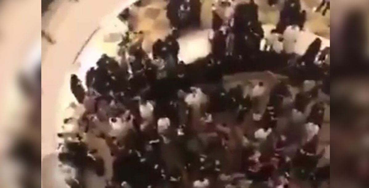 هكذا تجمهر الناس