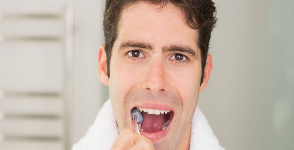 طريقة تنظيف الاسنان بالملح