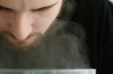 تنظيف البشرة بالبخار