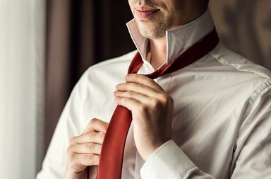 طريقة ربط ربطة العنق