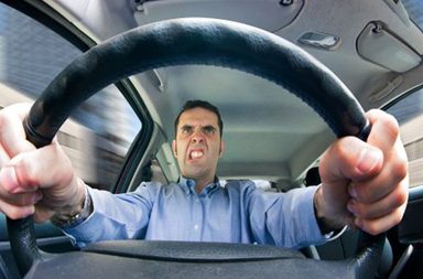 الانفعال اثناء القيادة