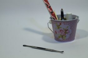 طريقة تنظيف الأظافر