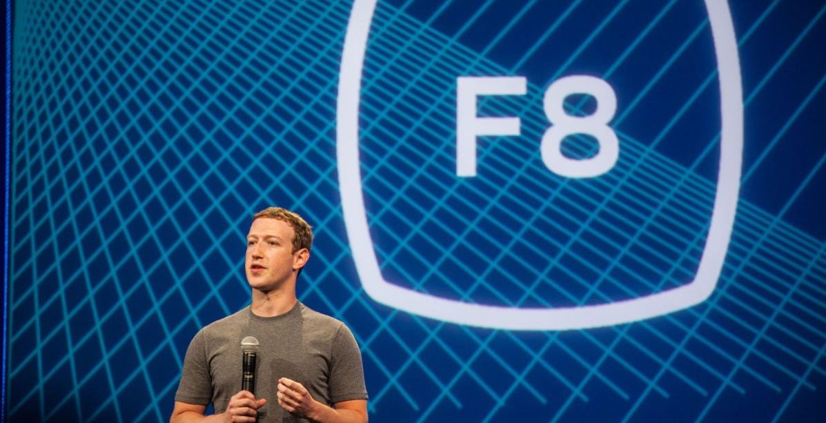 زوكربيرج متحدثا في بداية المؤتمر