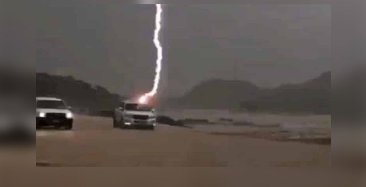 صاعقة في مكة