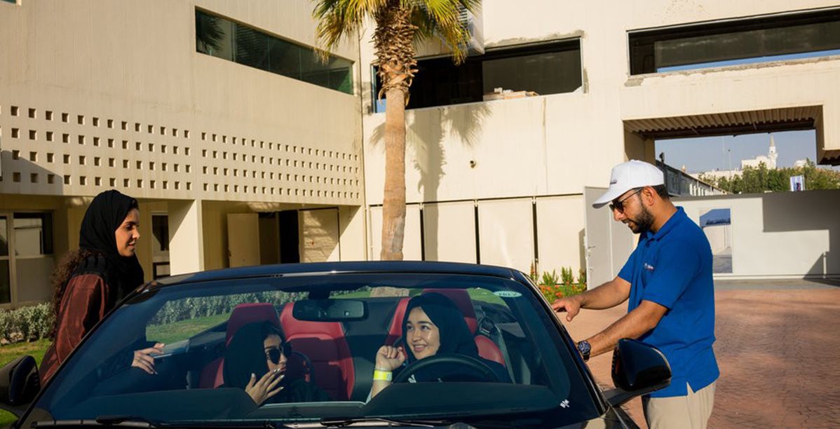 سعوديات يتعلمن القيادة