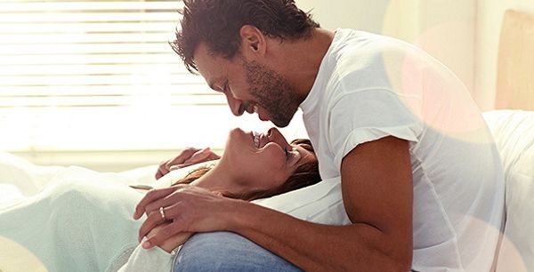 الرومانسية بين الزوجين في الفراش
