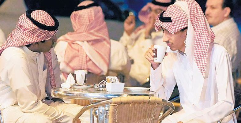 مطعم في المملكة (AFP)
