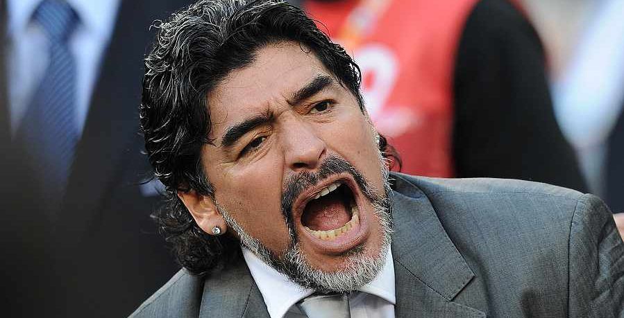 لاعب مثير للجدل قبل وبعد اعتزاله