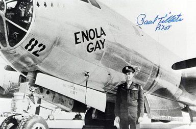 معلومات عن الطيار الذي رمى قنبلة هيروشيما