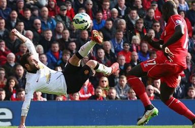 مانشستر يونايتد يهزم ليفربول 2-1 في الدوري الانجليزي