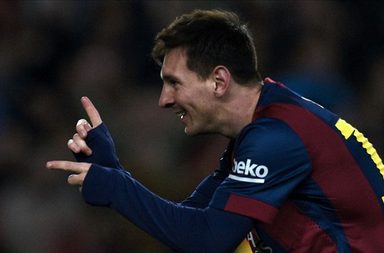 ميسي محتفلاً بهدفه