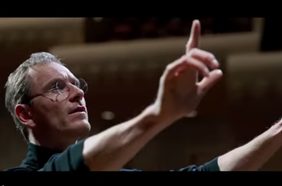 مايكل فاسبندر في دور عملاق الكمبيوتر