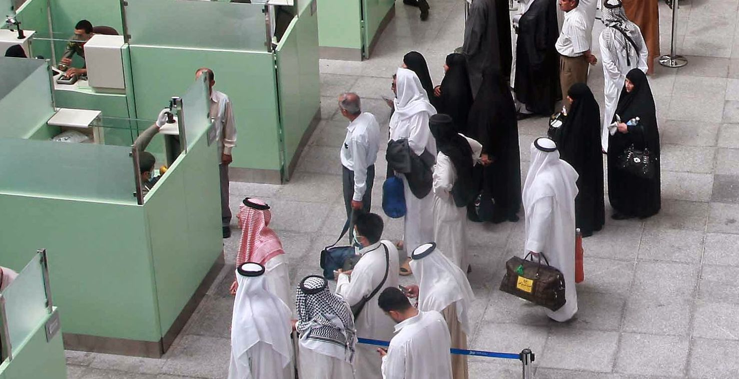 سعوديون مسافرون