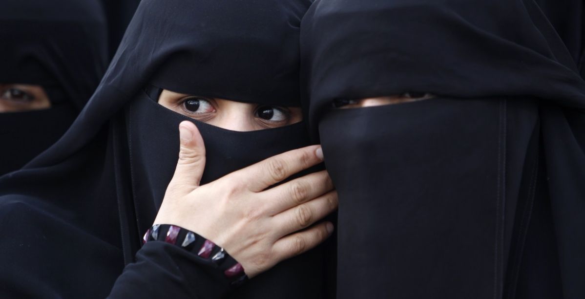 نساء ترتدين النقاب (REUTERS)